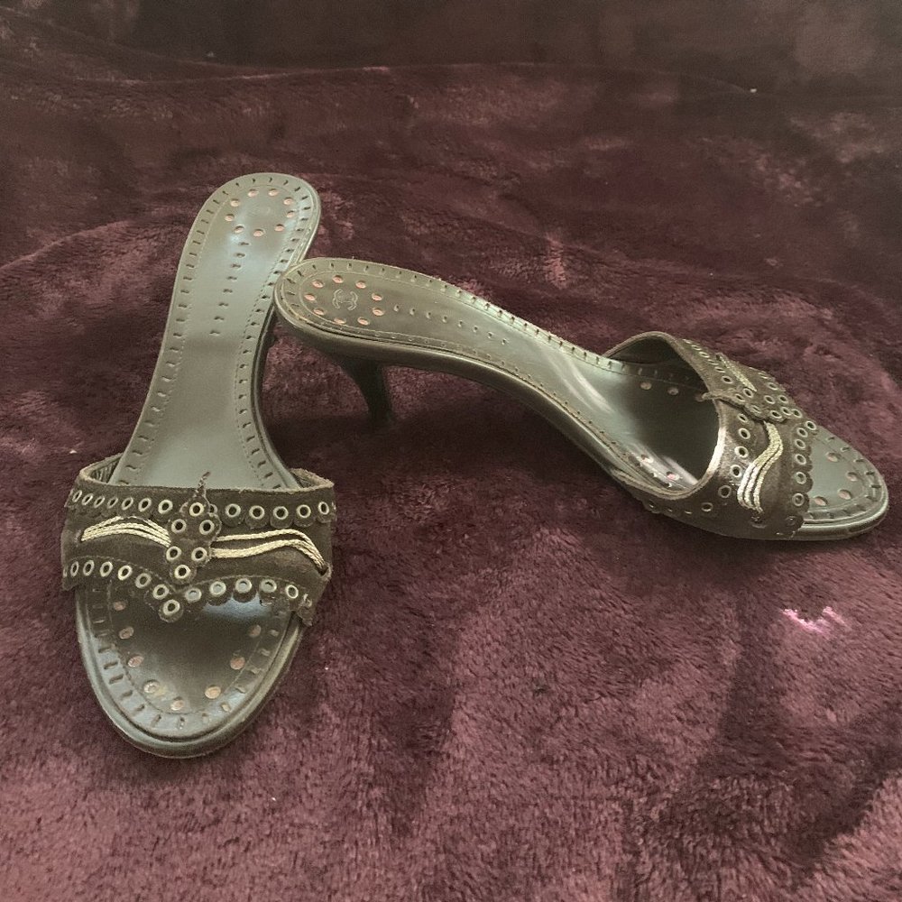 AUTHENTIC Vintage Chanel Kitten Heels